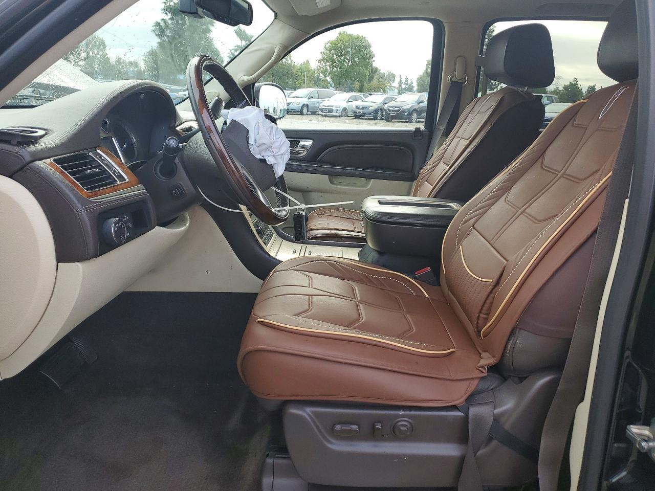 2011 CADILLAC Escalade ESV