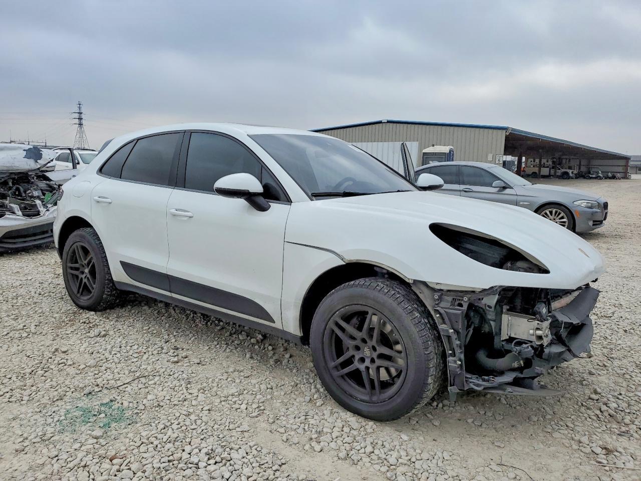 2019 PORSCHE Macan