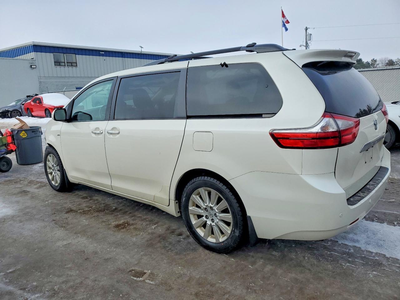 2016 TOYOTA SIENNA