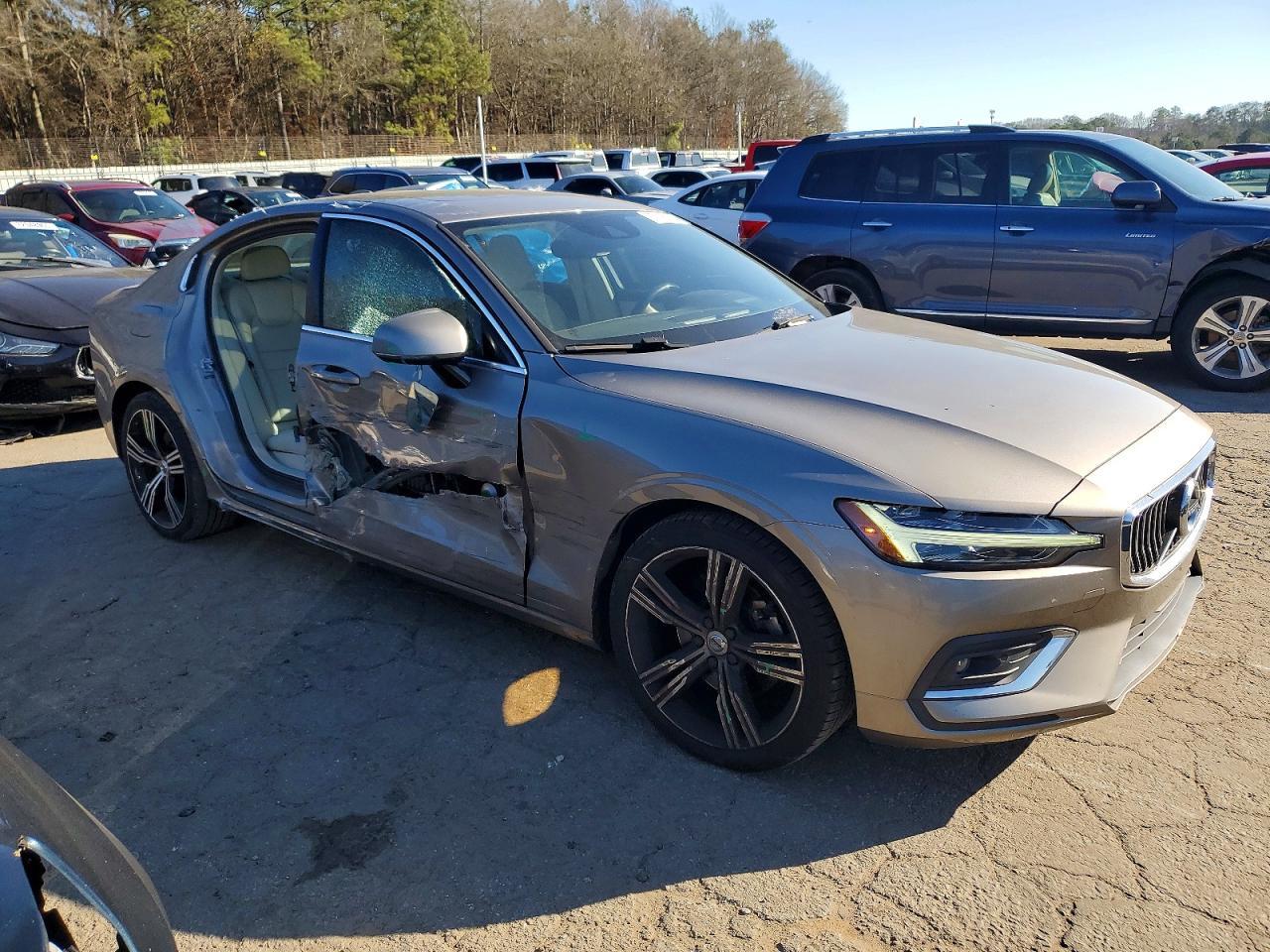 2021 VOLVO S60