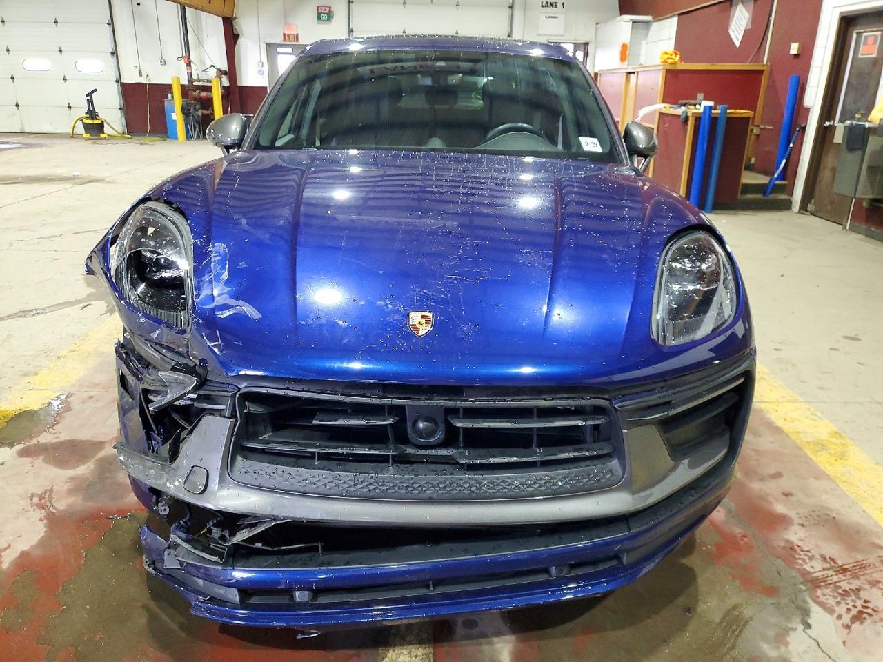 2024 PORSCHE Macan
