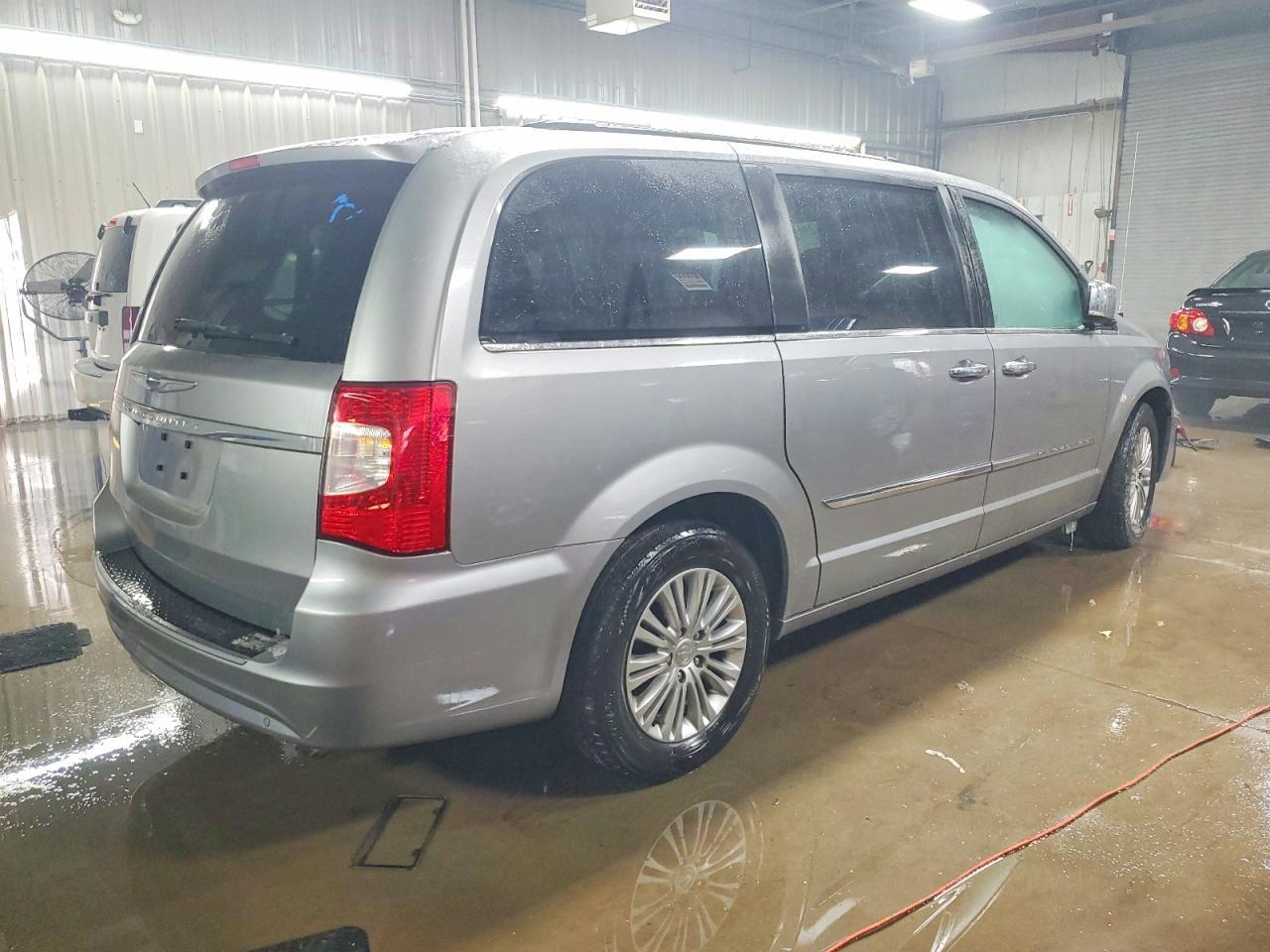 2016 CHRYSLER Town & Country