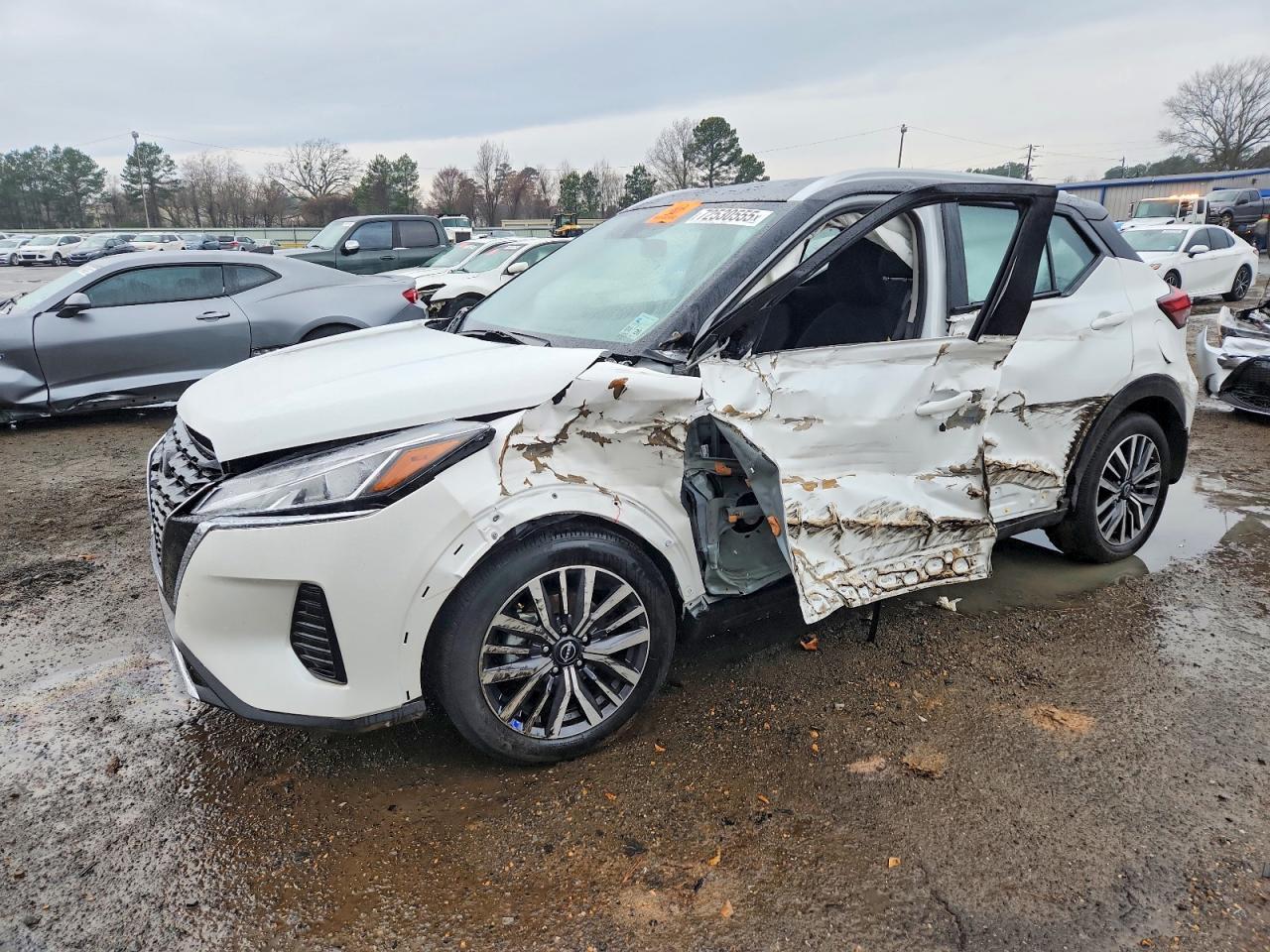 2024 NISSAN KICKS