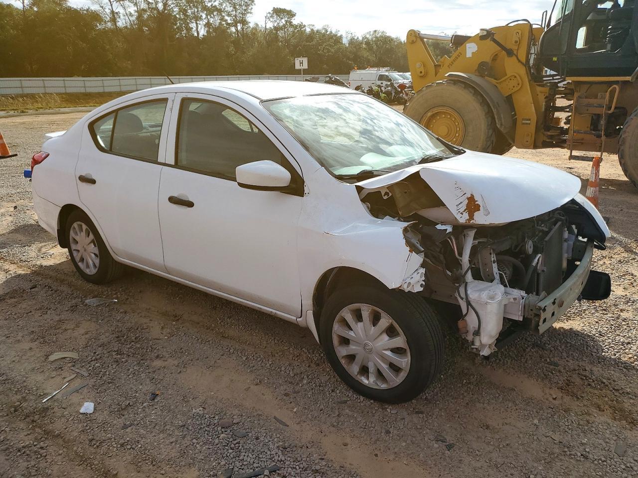2017 NISSAN VERSA