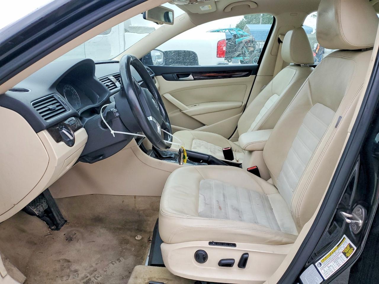 2015 VOLKSWAGEN Passat