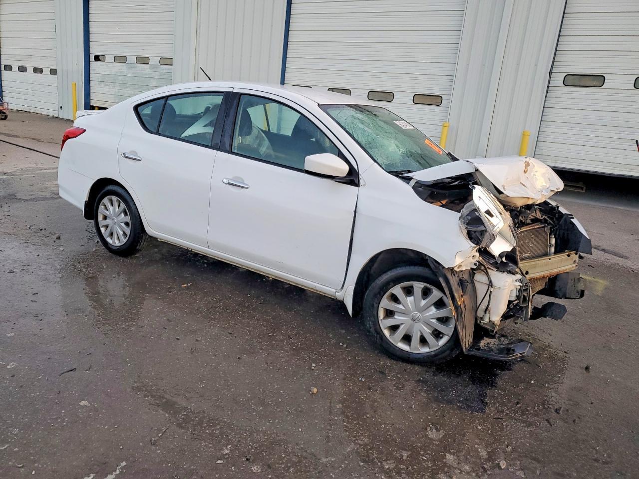 2016 NISSAN VERSA