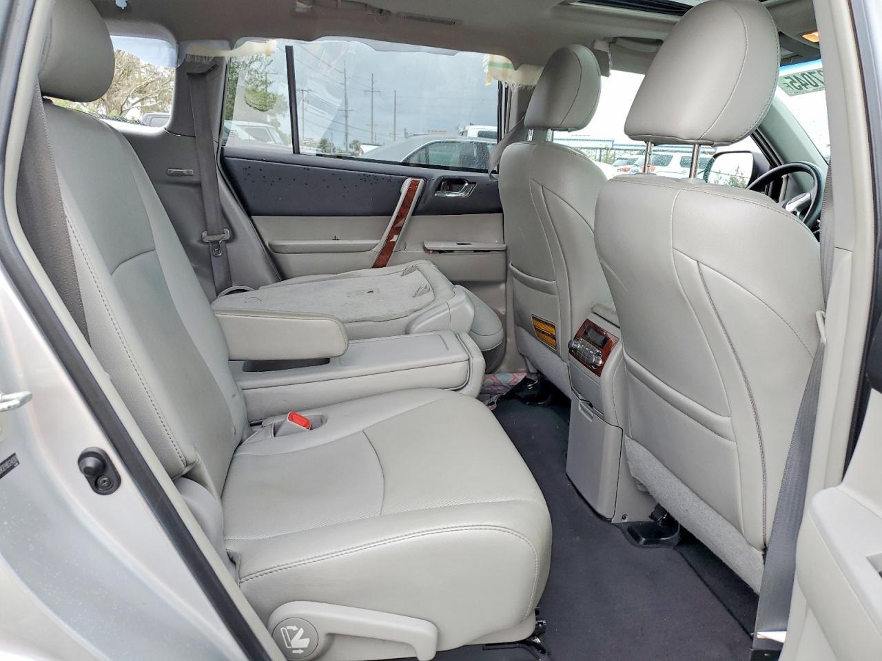 2013 TOYOTA HIGHLANDER