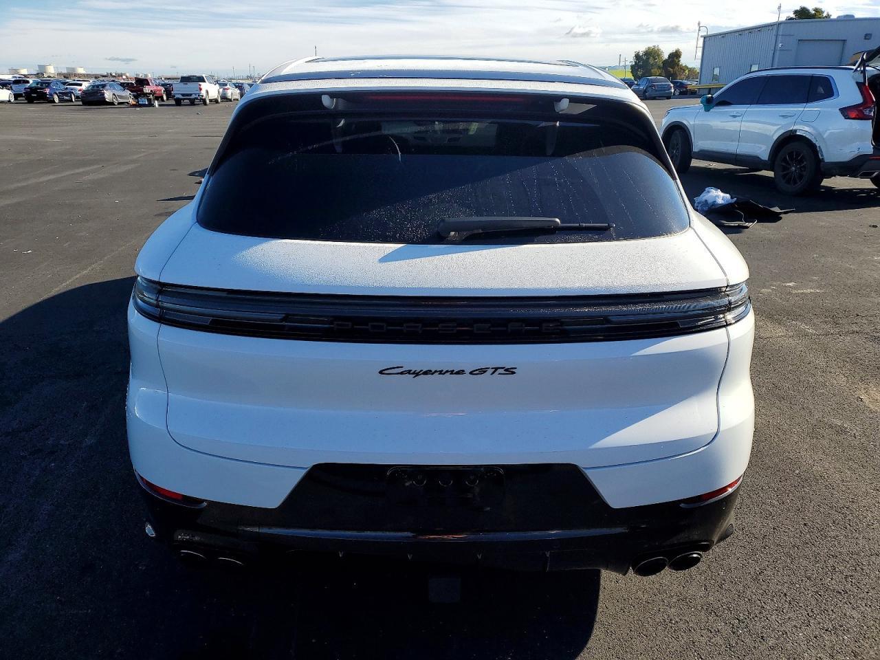 2025 PORSCHE CAYENNE