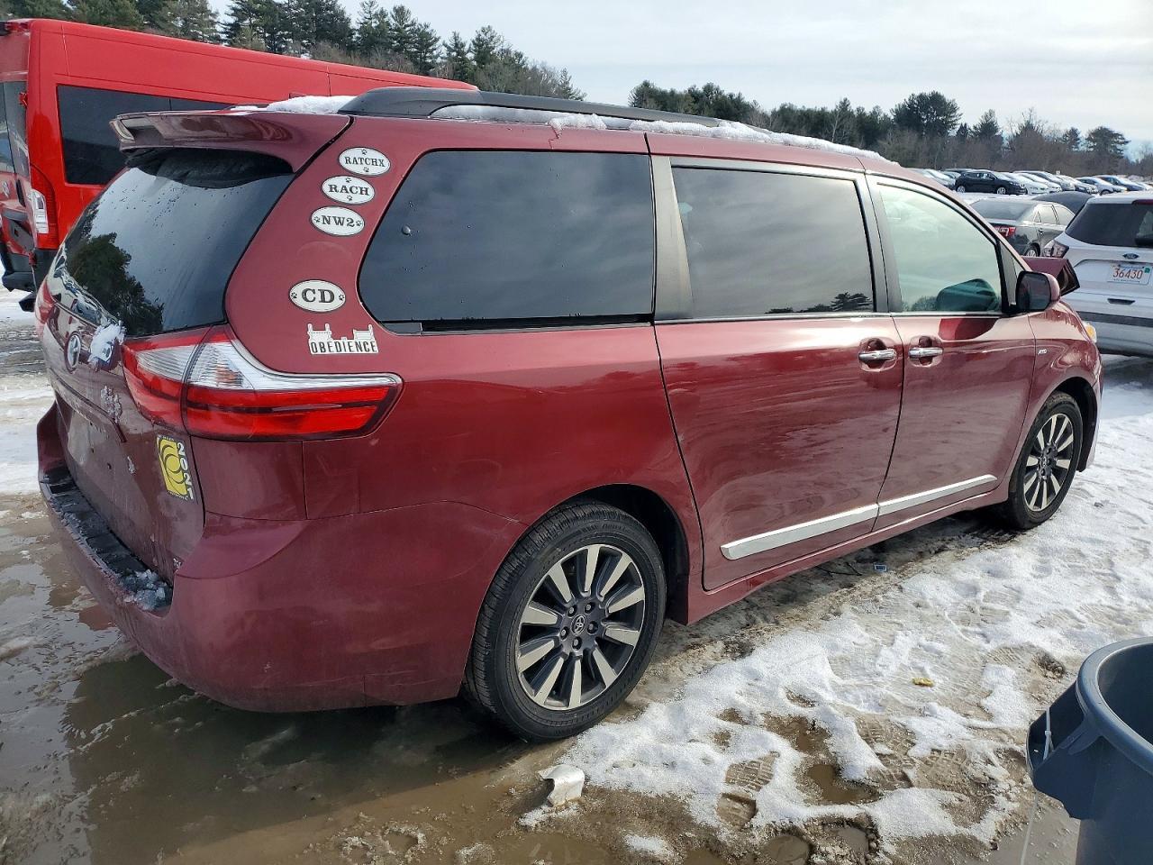 2018 TOYOTA SIENNA