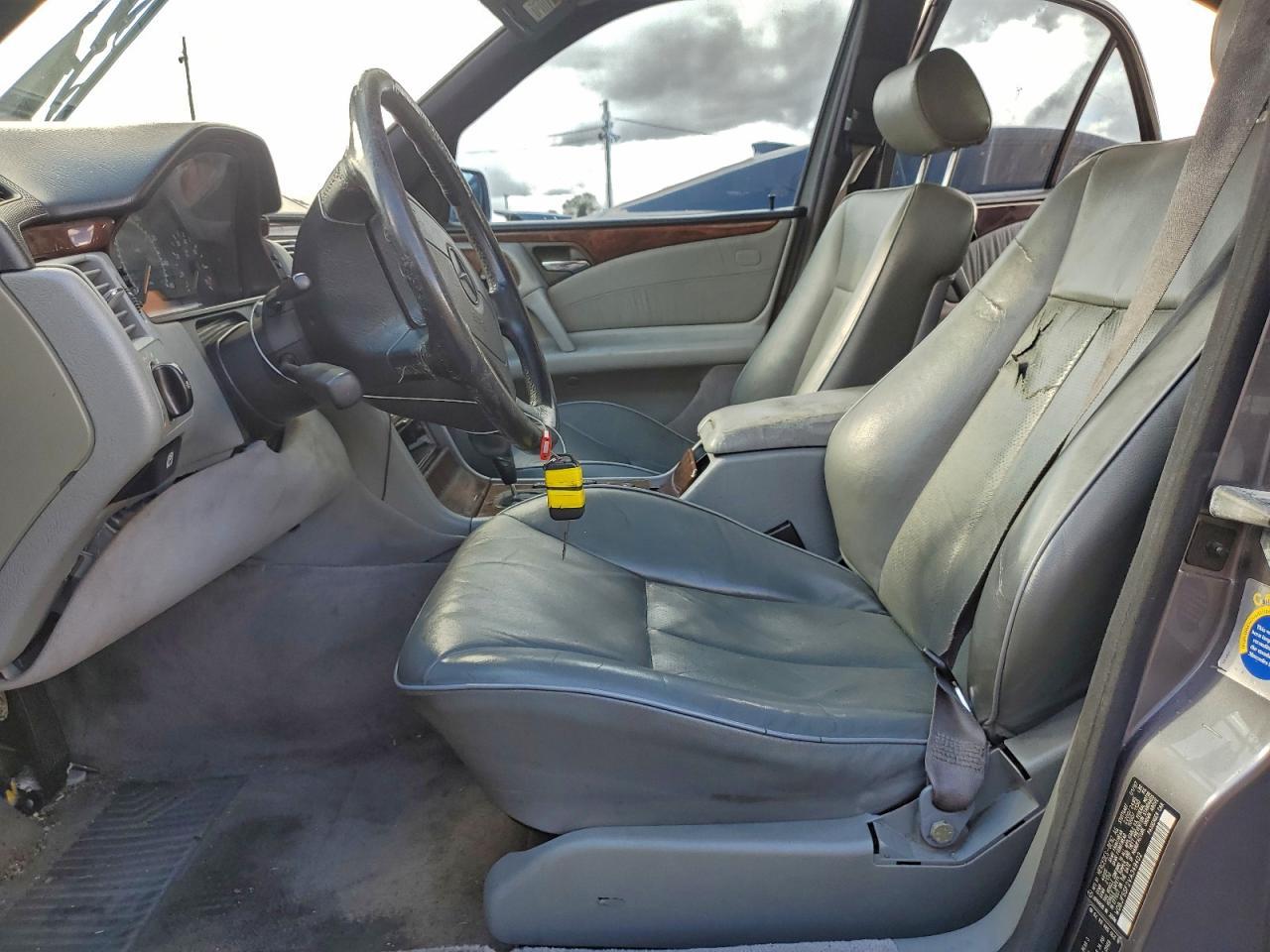 1997 MERCEDES-BENZ E-Class
