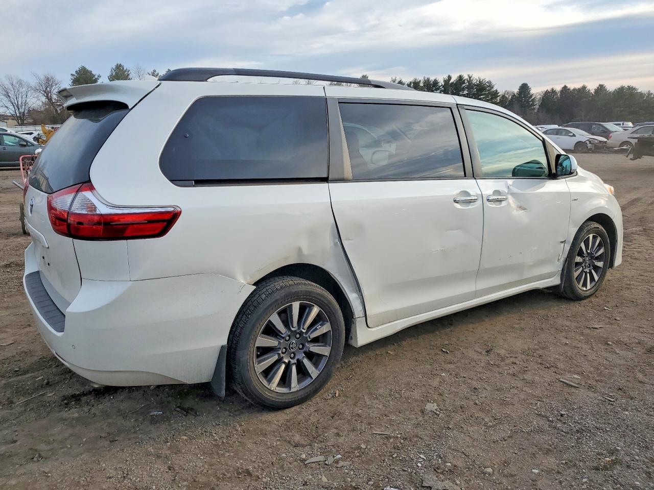 2019 TOYOTA SIENNA