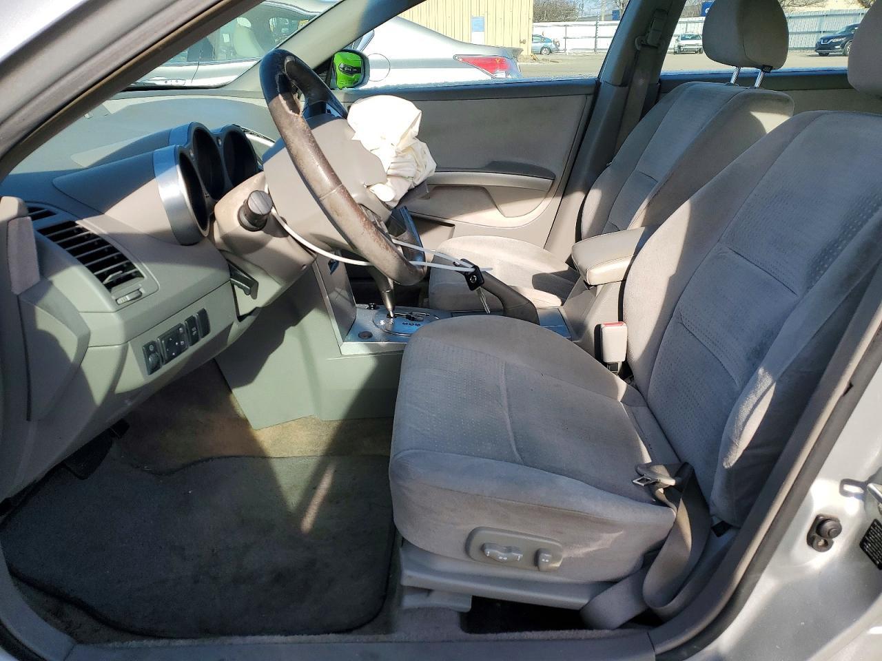 2005 NISSAN Maxima