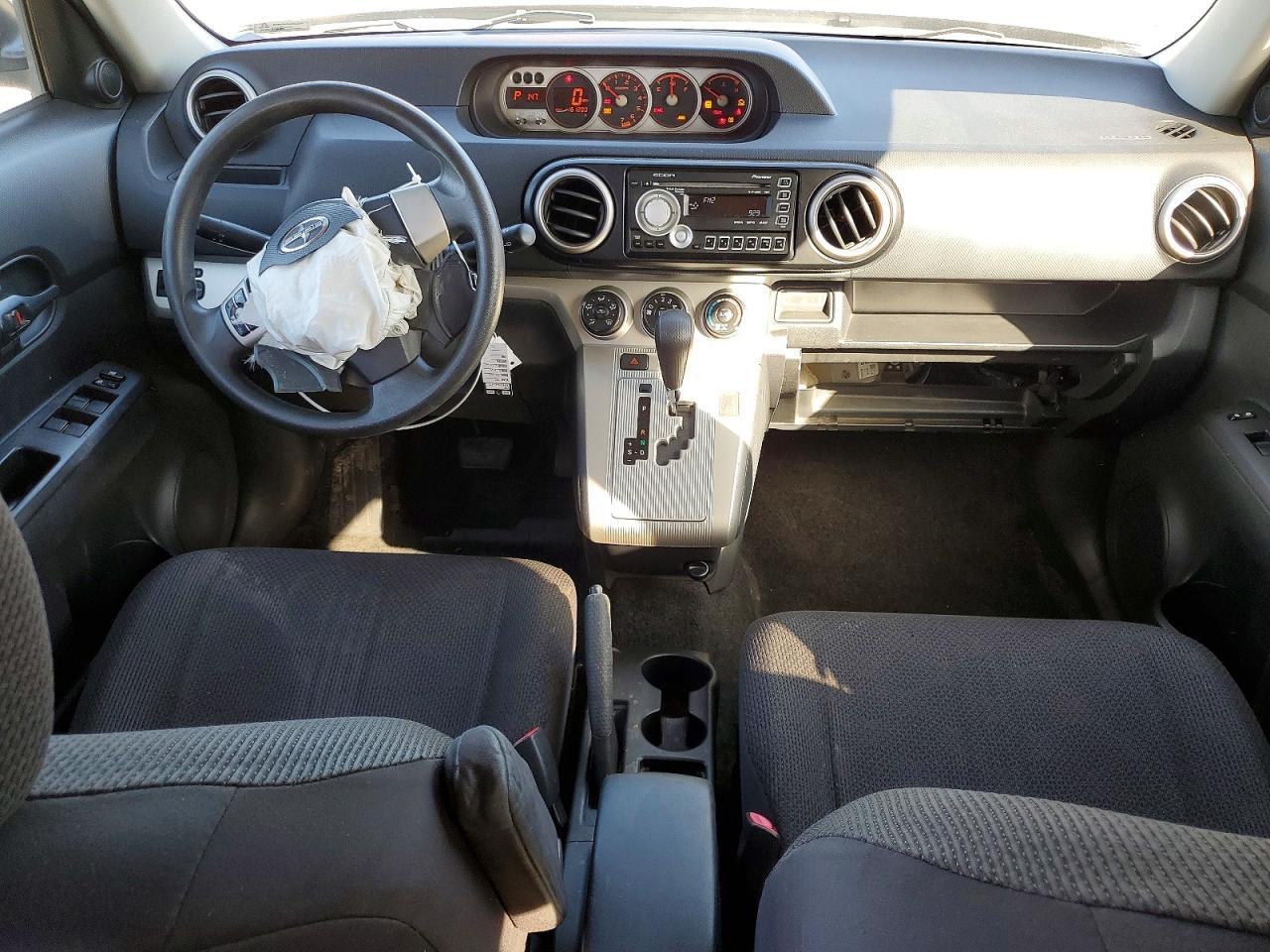 2010 TOYOTA SCION