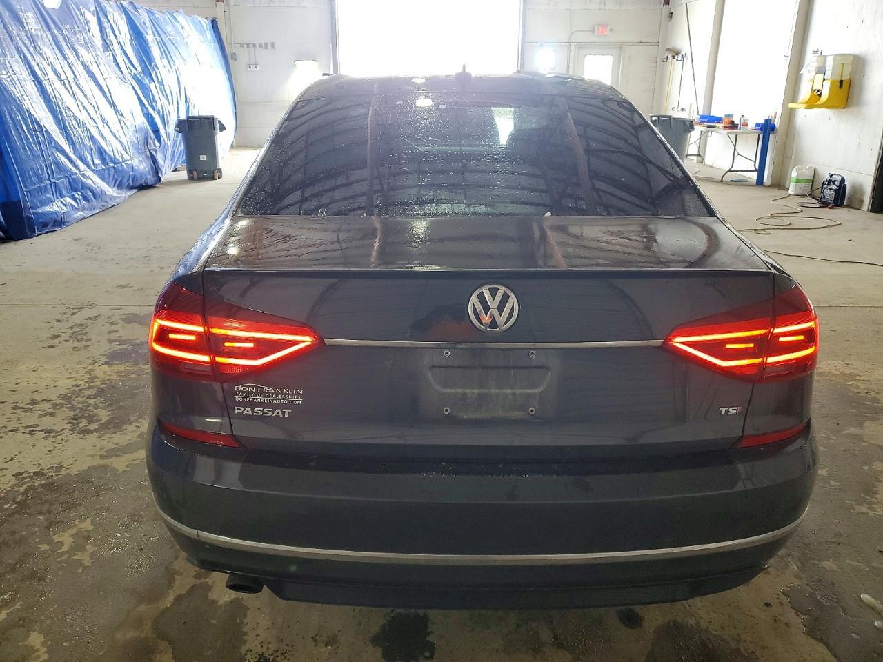 2017 VOLKSWAGEN Passat