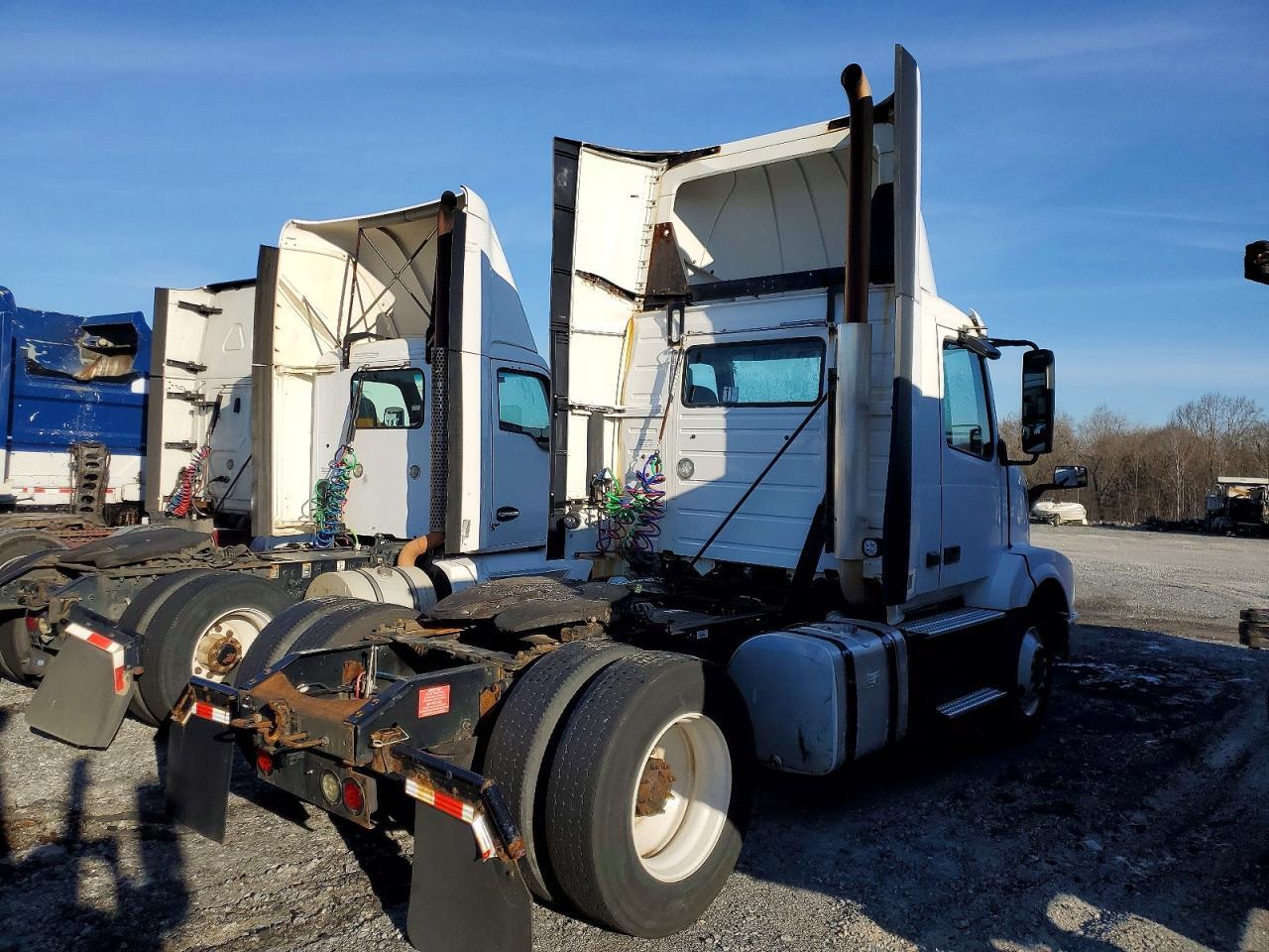 2016 VOLVO VNL