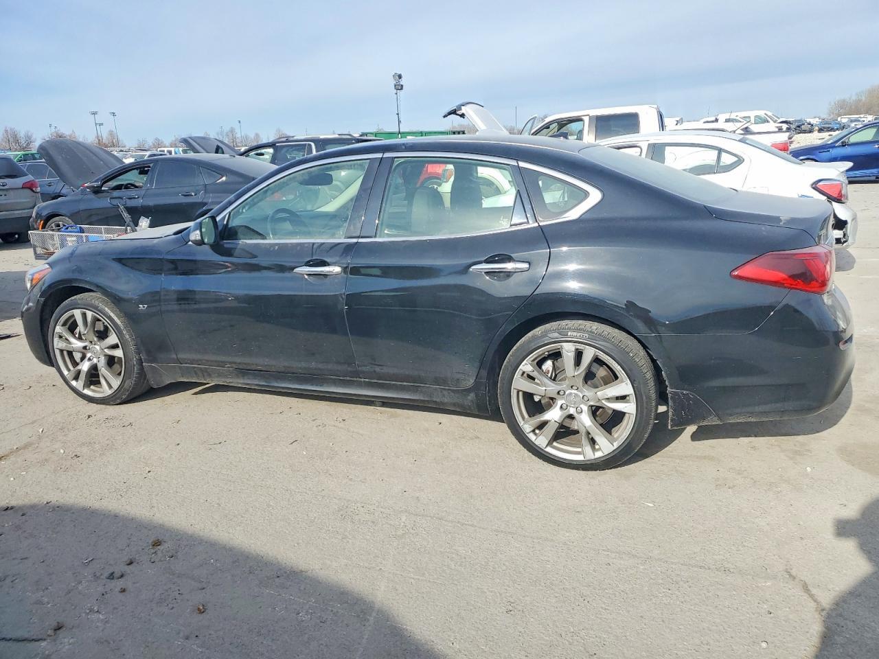 2016 INFINITI Q70