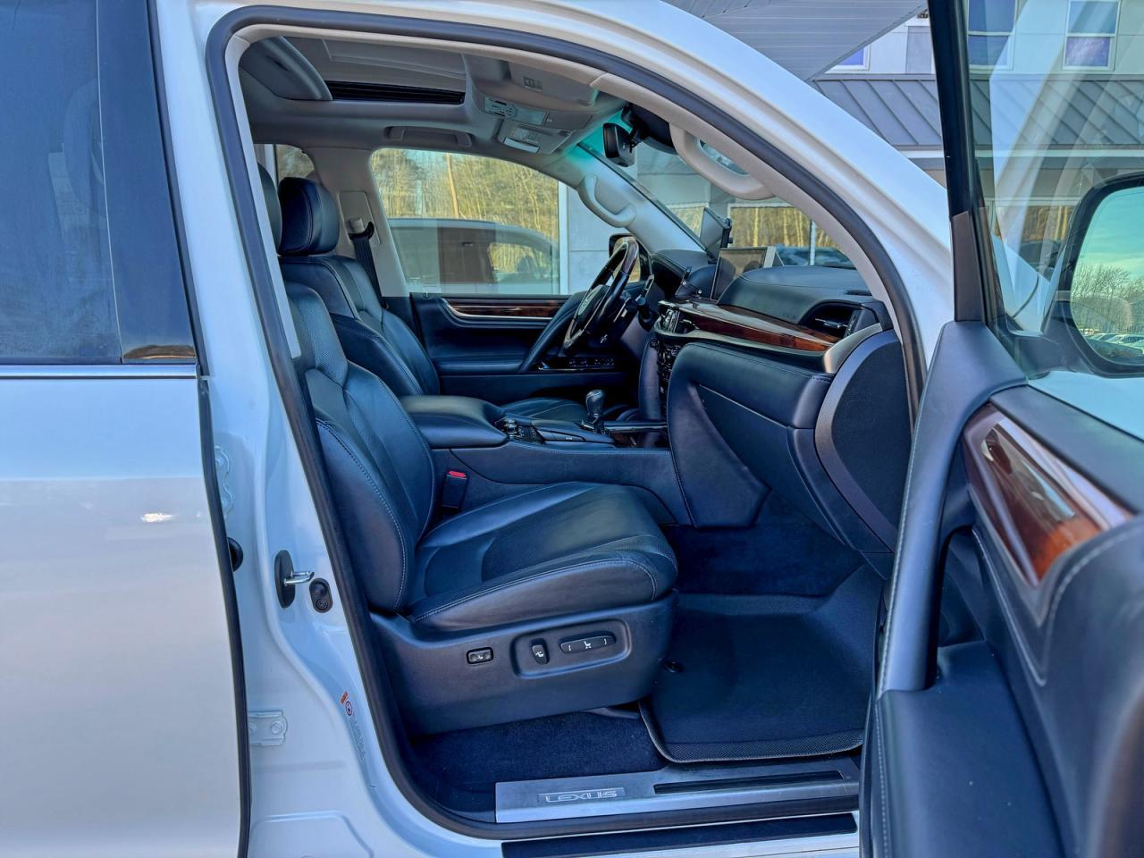 2017 LEXUS LX 570