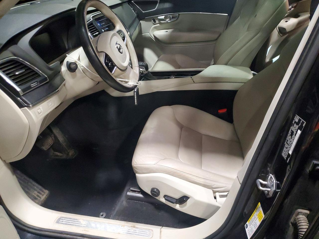 2020 VOLVO XC90