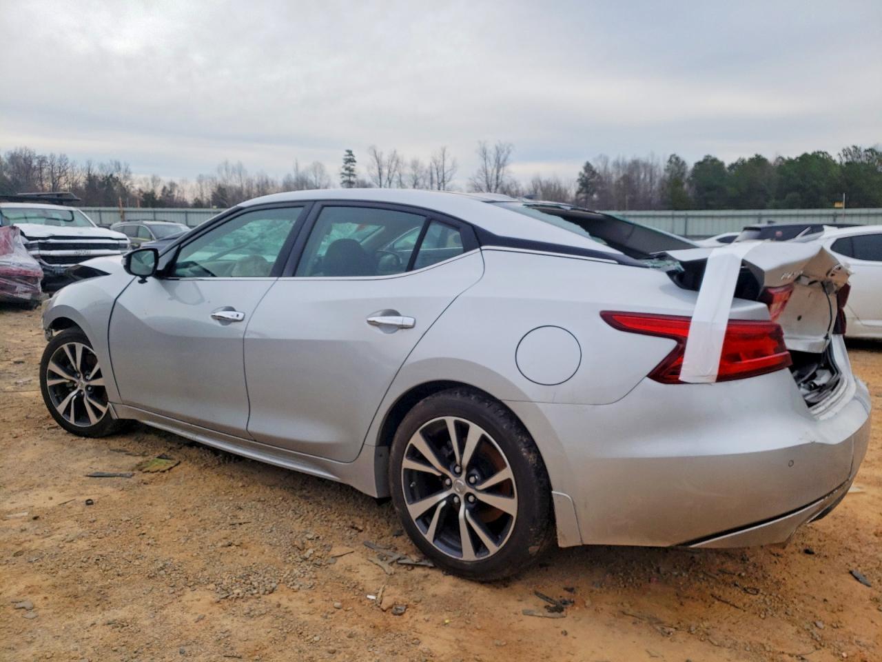 2017 NISSAN Maxima