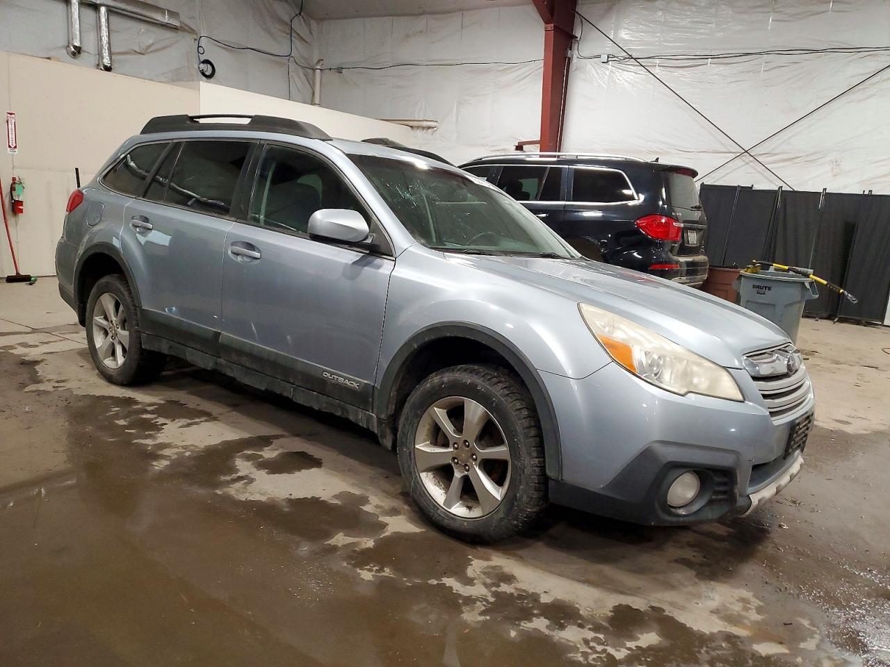 2013 SUBARU Outback