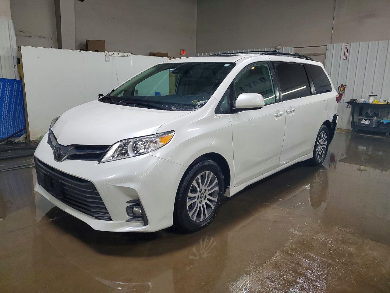 2019 TOYOTA SIENNA