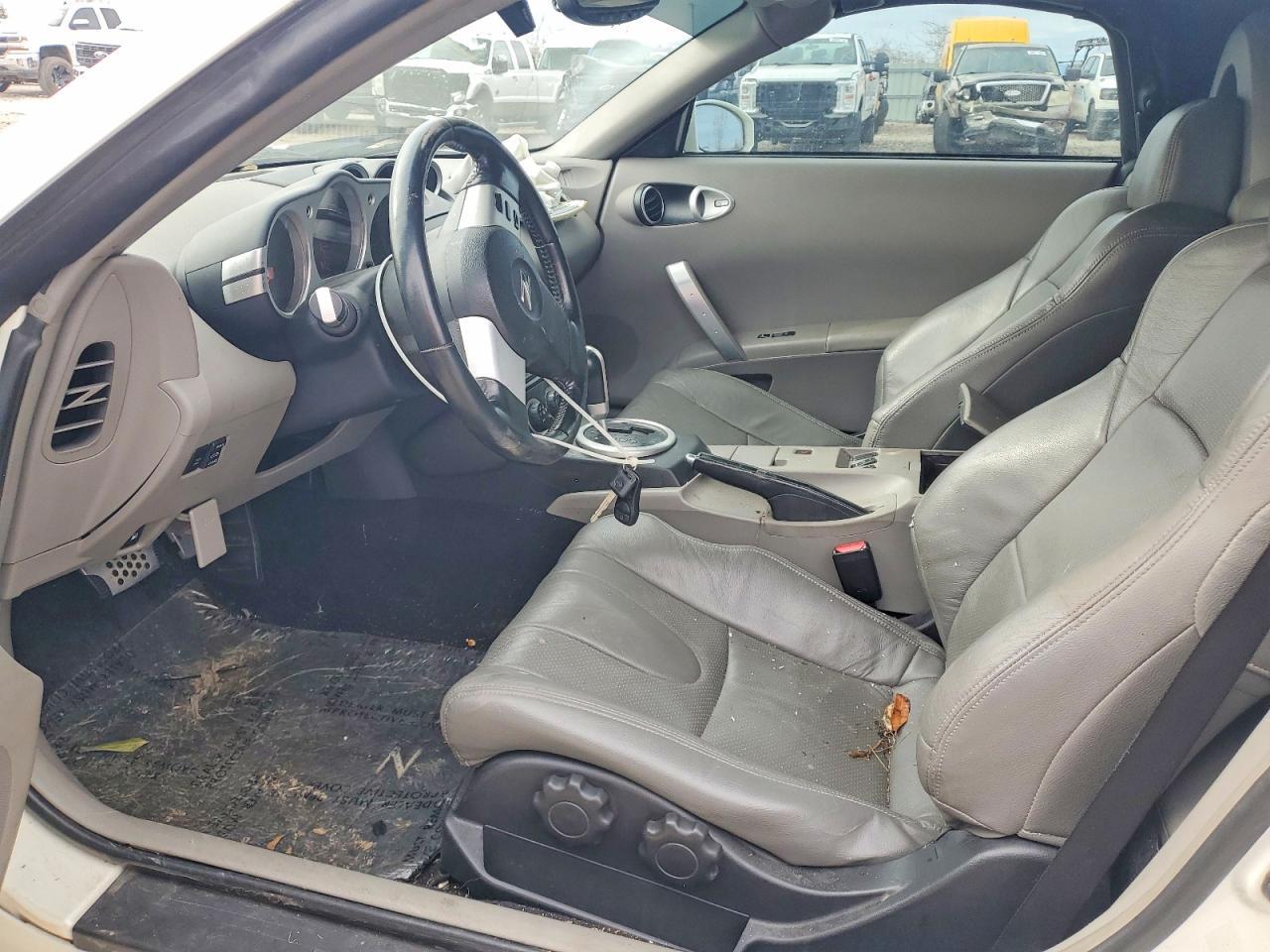 2004 NISSAN 350Z