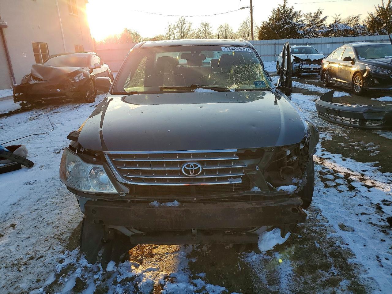 2004 TOYOTA Avalon