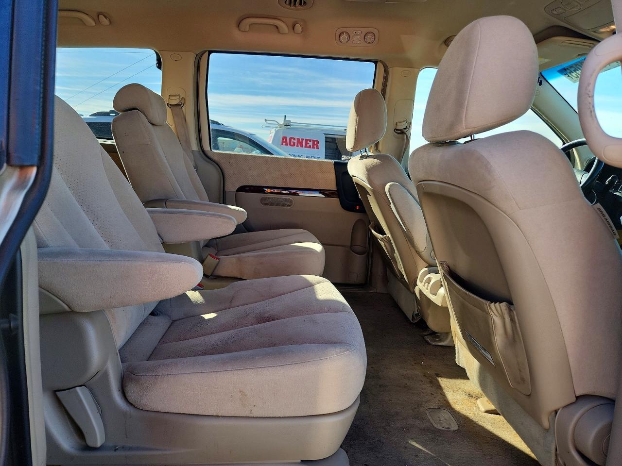 2007 HYUNDAI Entourage