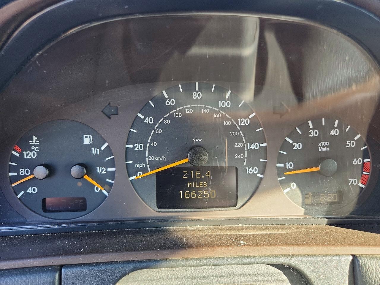 2000 MERCEDES-BENZ E-Class