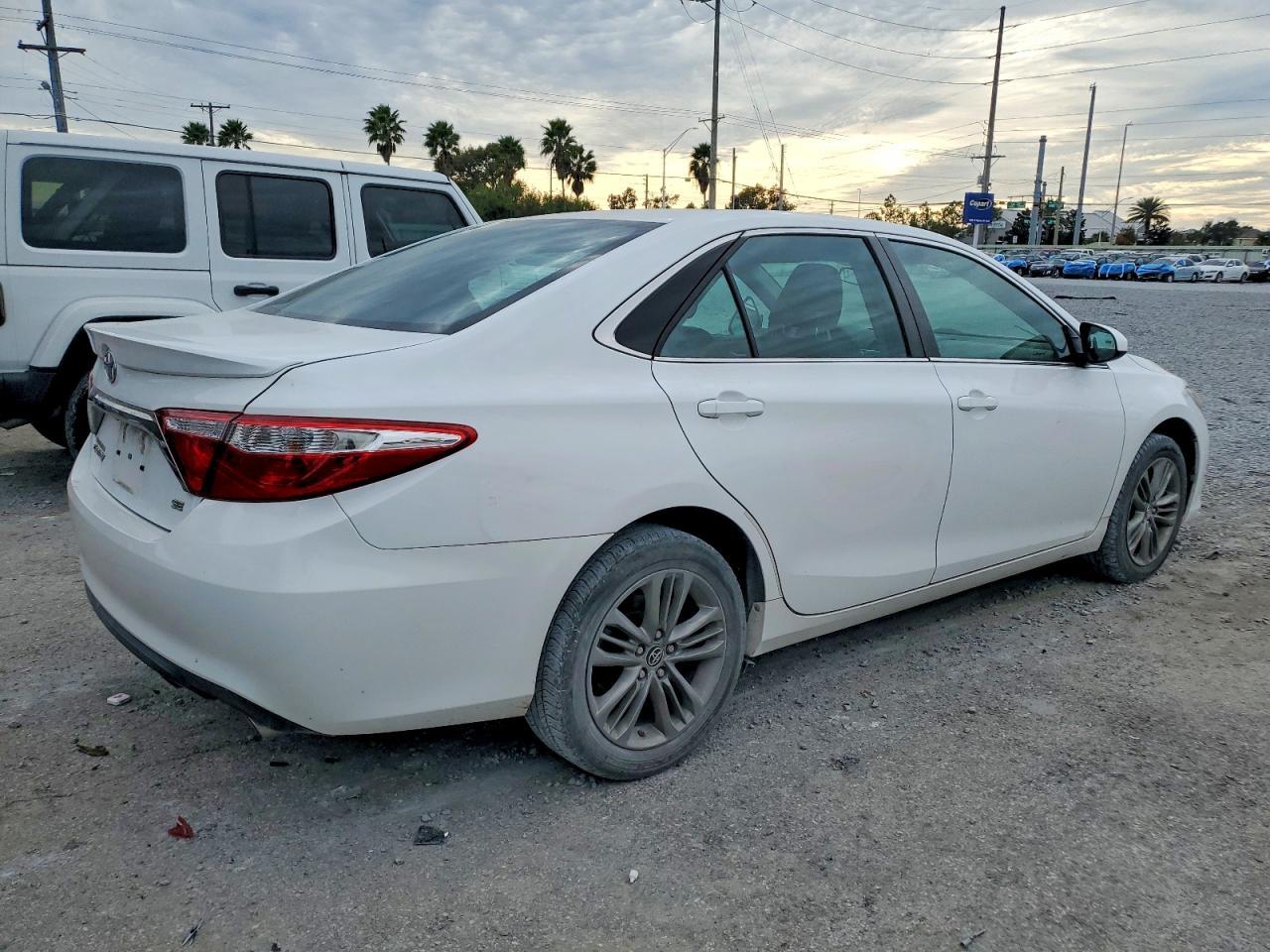 2017 TOYOTA CAMRY