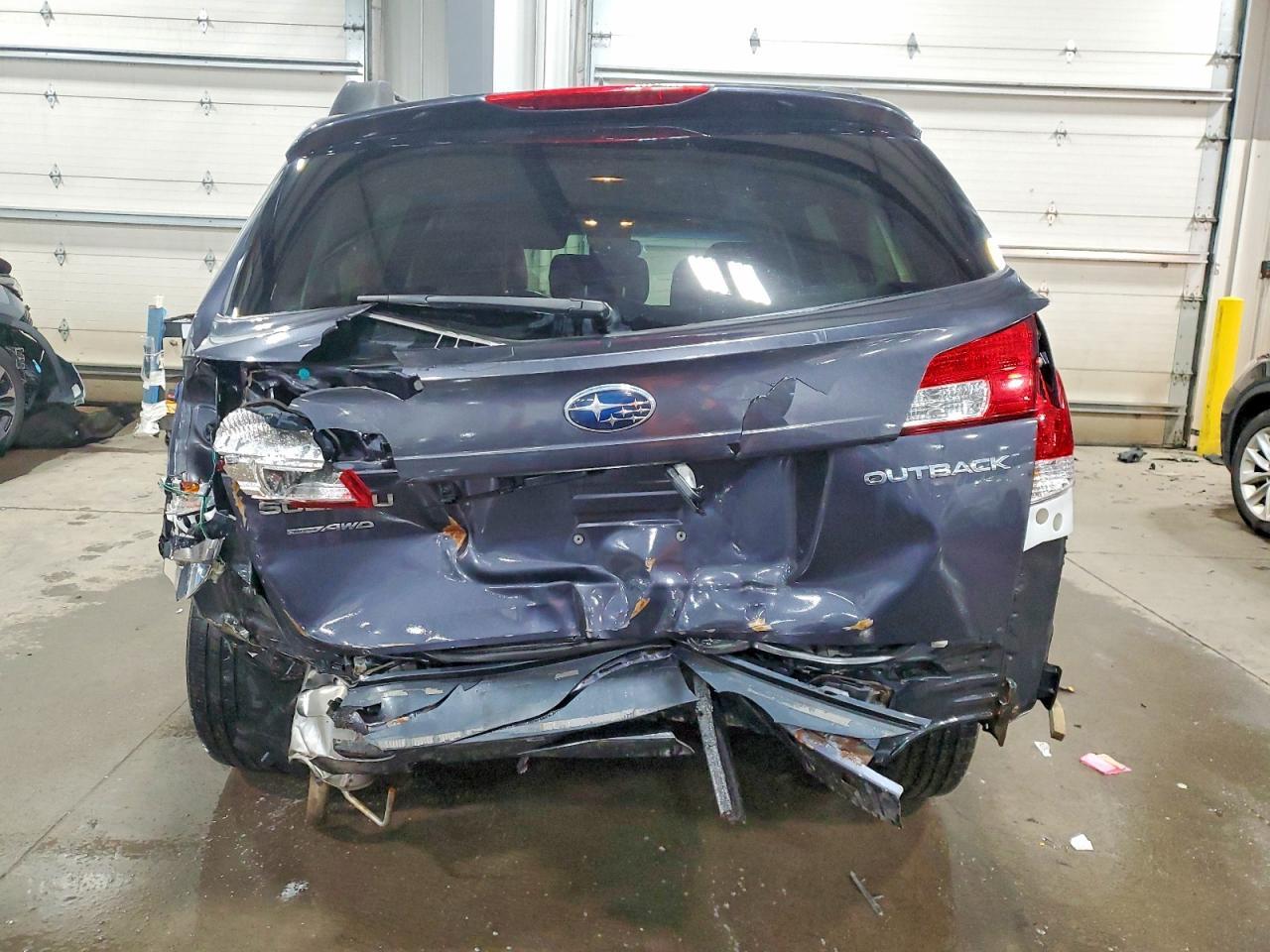 2013 SUBARU Outback