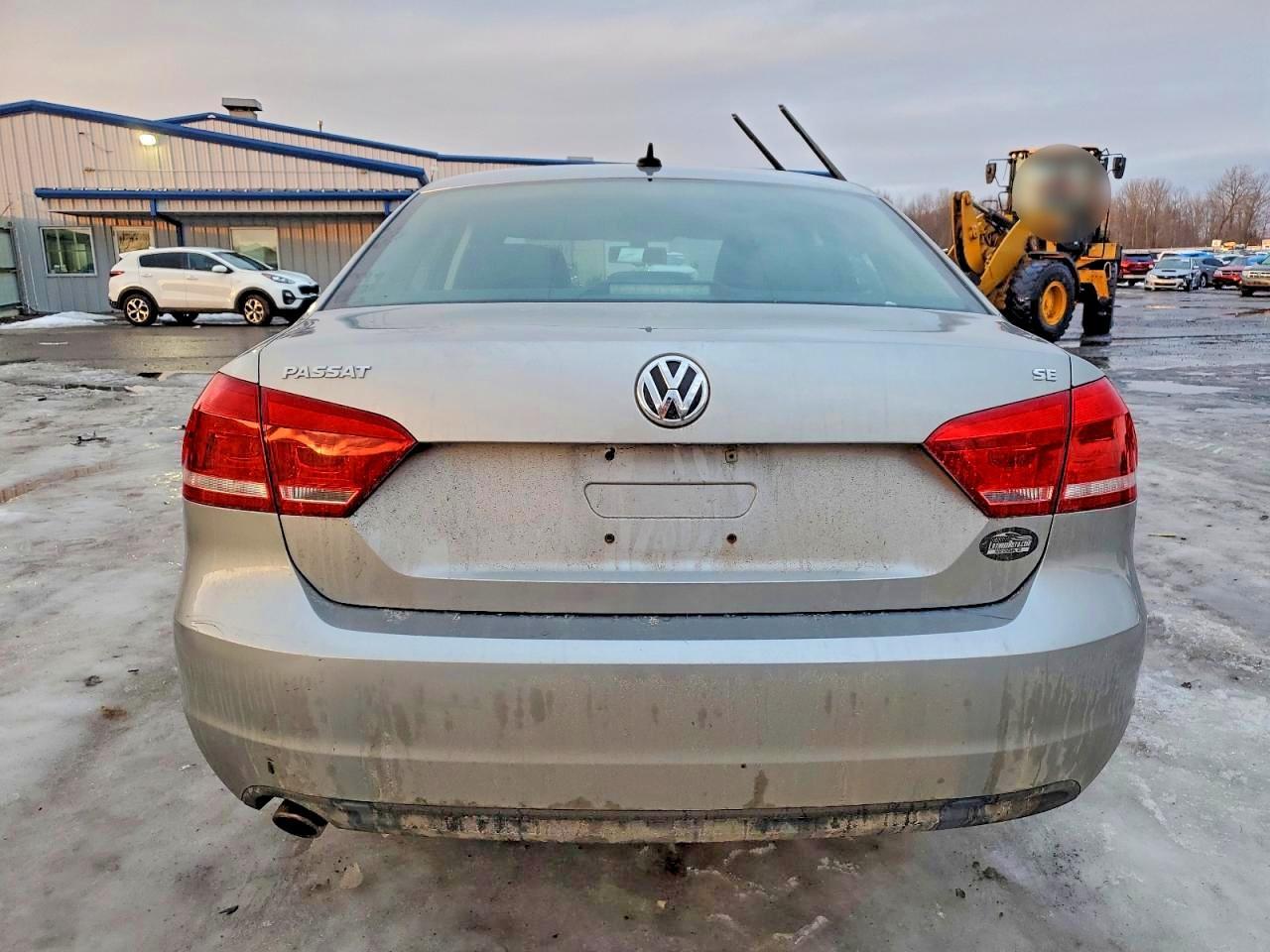 2013 VOLKSWAGEN Passat