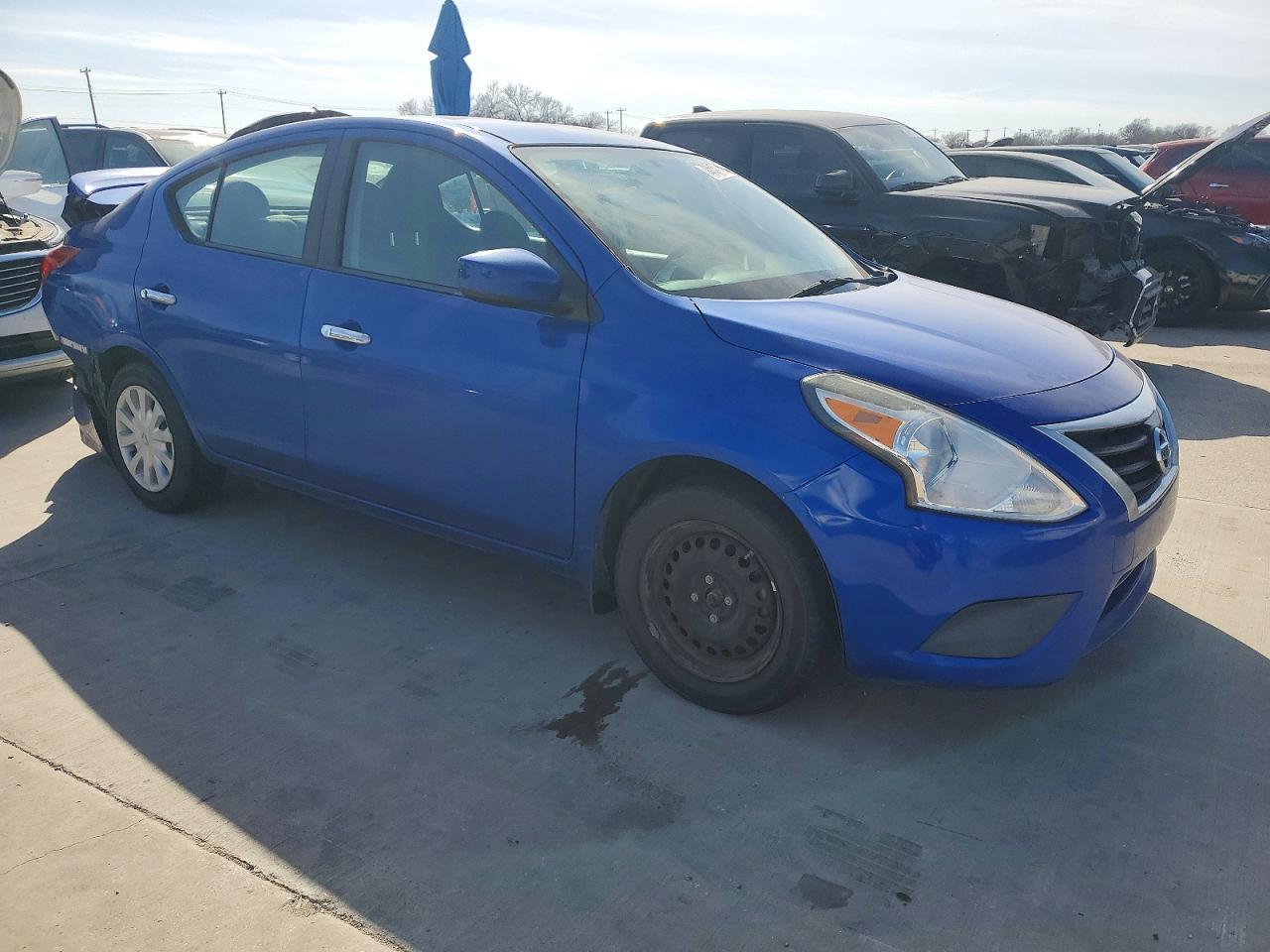 2015 NISSAN VERSA