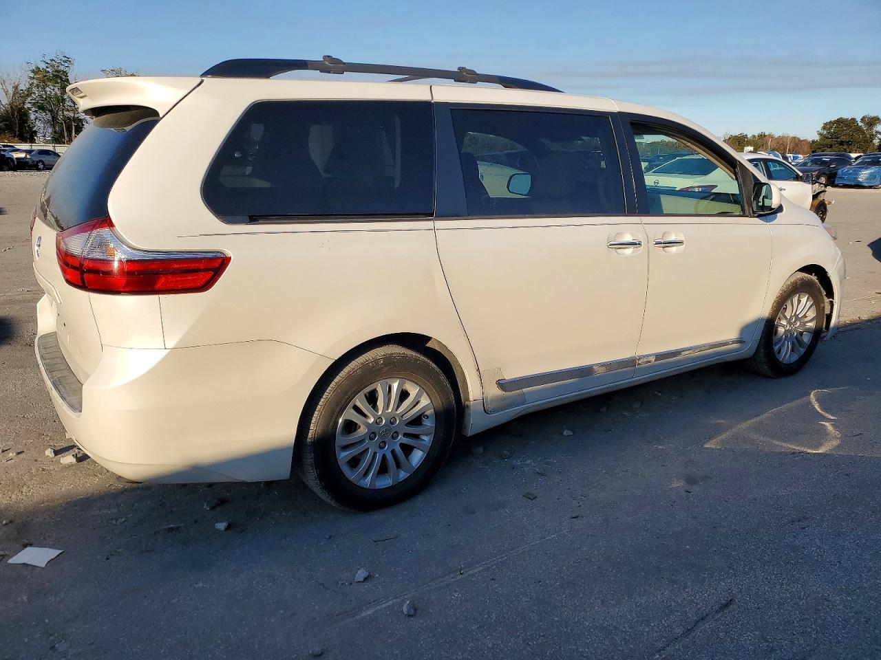2015 TOYOTA SIENNA