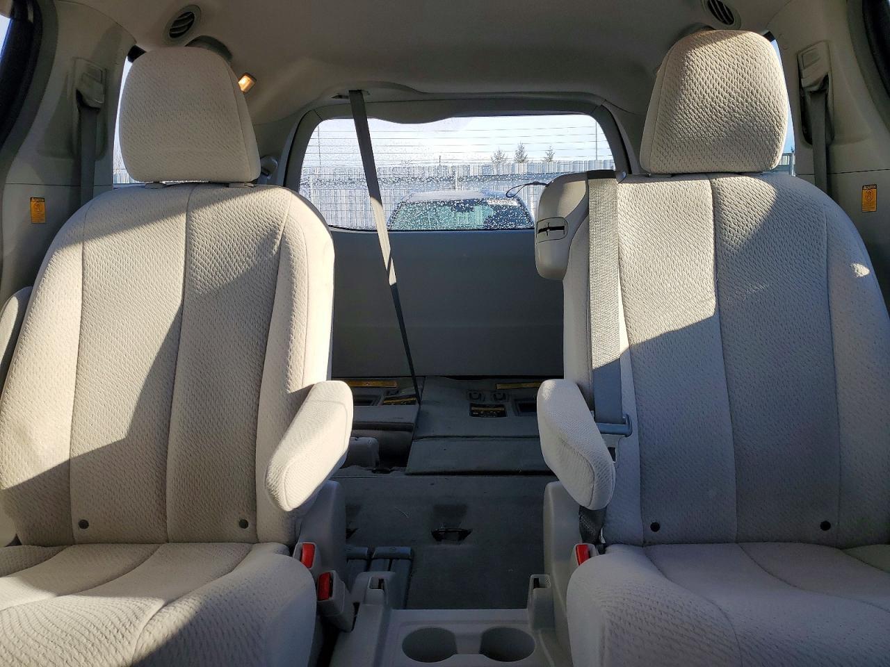 2012 TOYOTA SIENNA