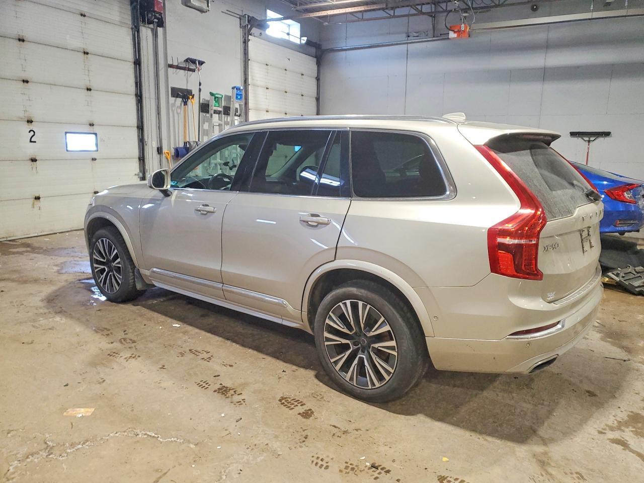 2016 VOLVO XC90