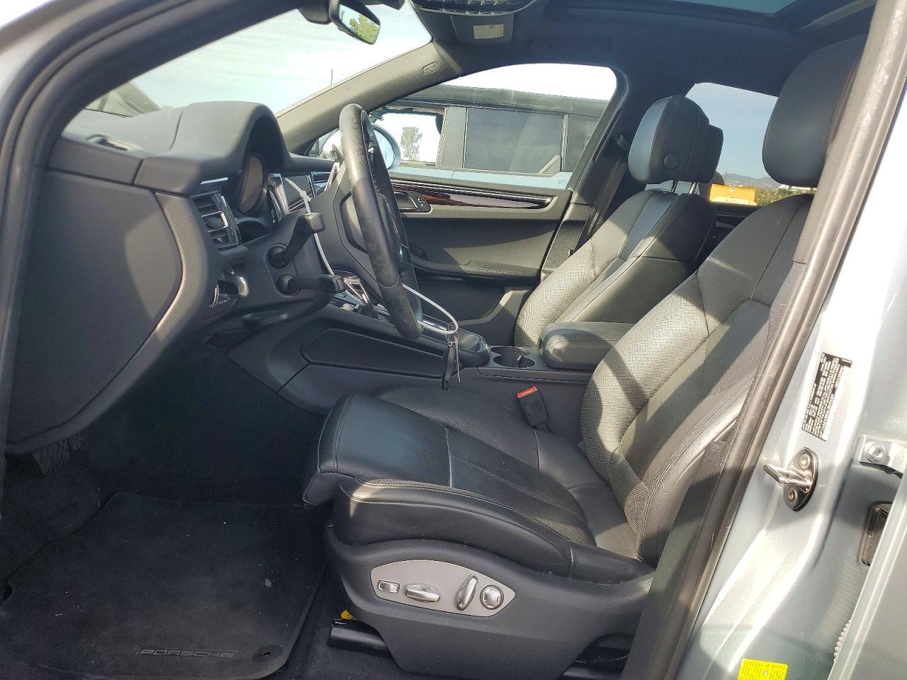 2022 PORSCHE Macan