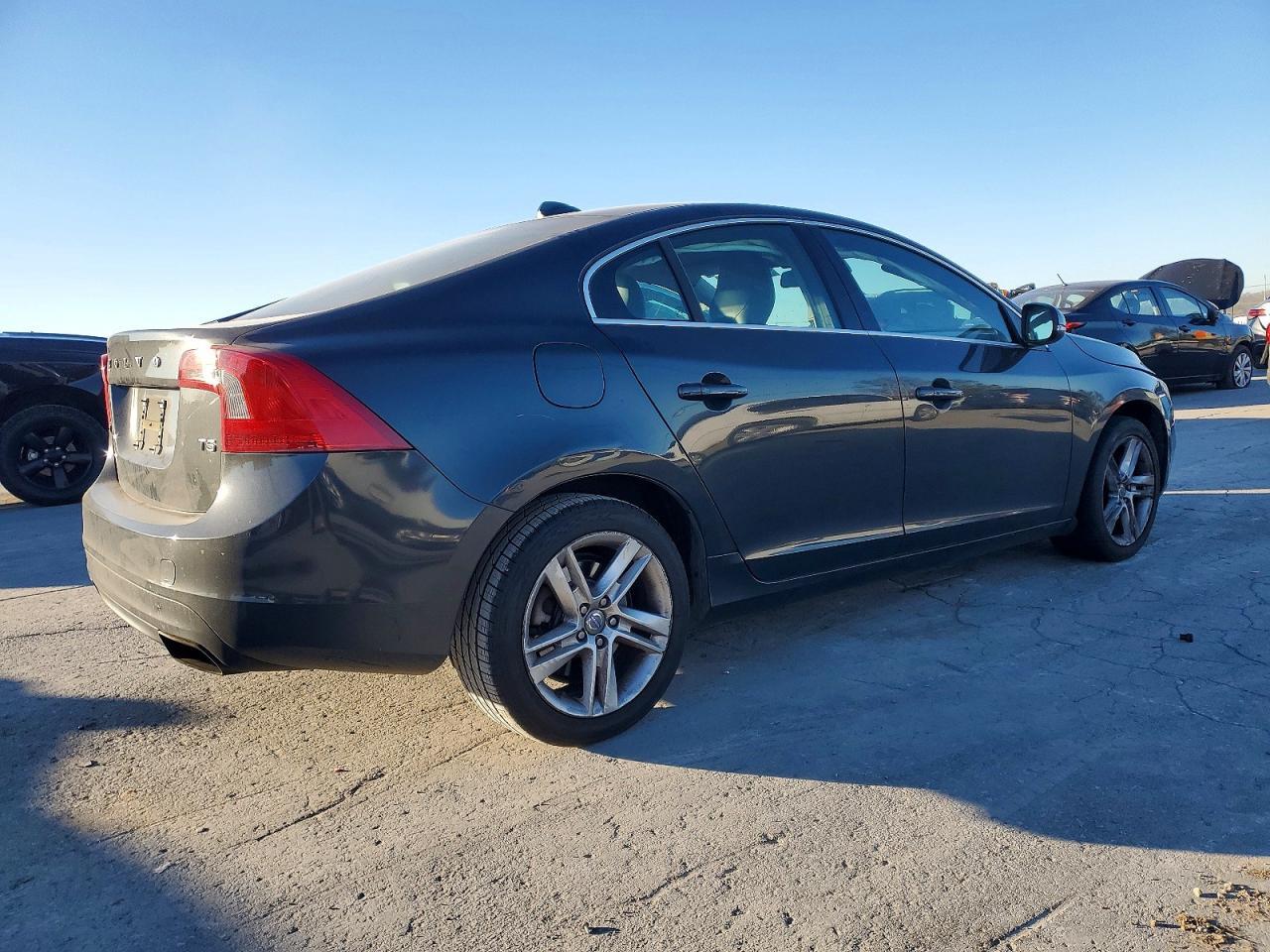 2014 VOLVO S60