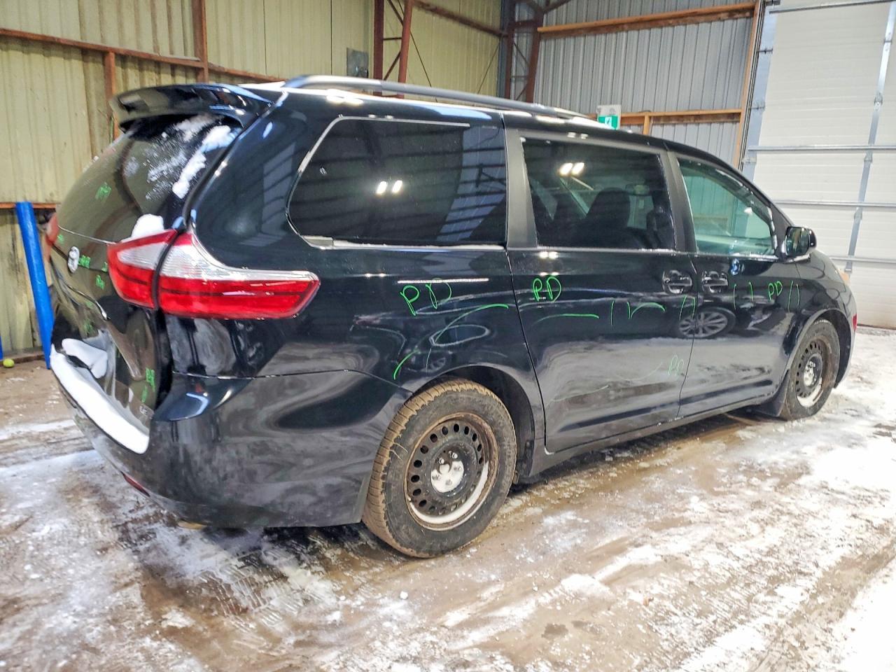 2017 TOYOTA SIENNA