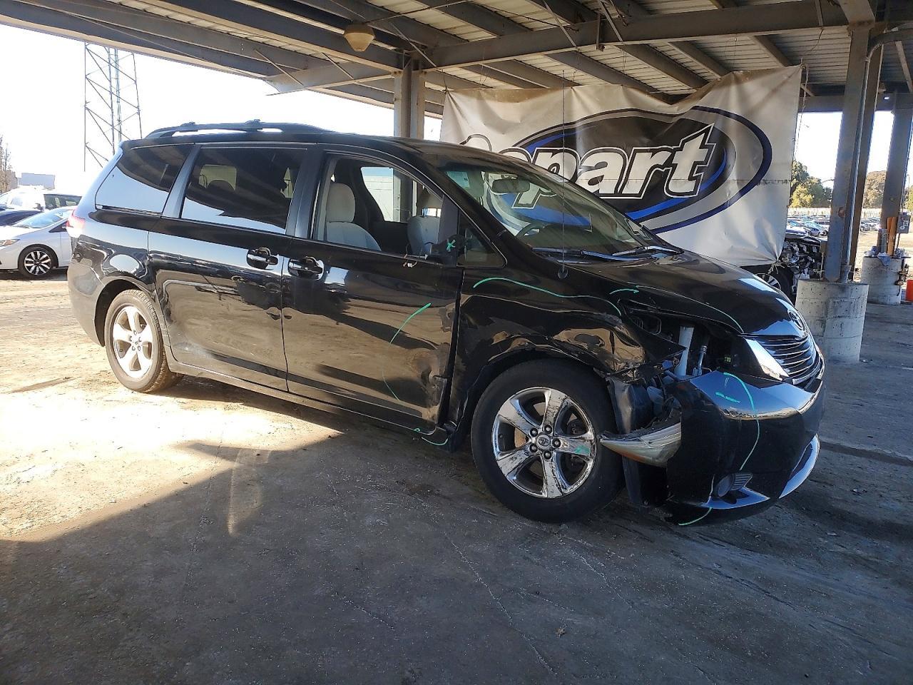 2013 TOYOTA SIENNA