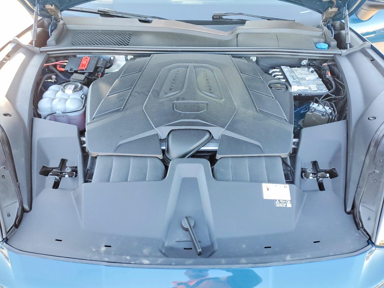 2024 PORSCHE CAYENNE