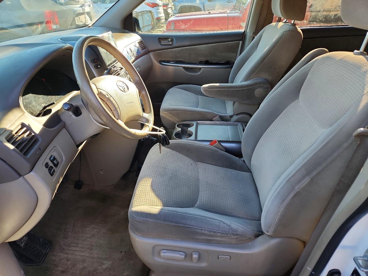 2009 TOYOTA SIENNA