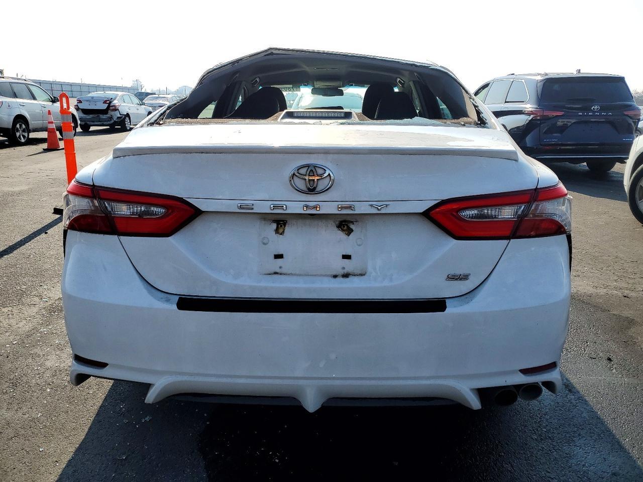 2018 TOYOTA CAMRY