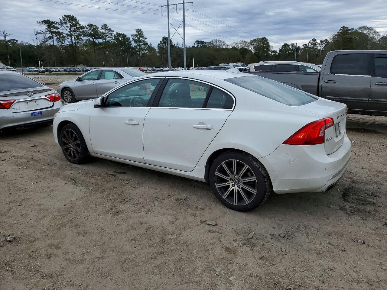 2016 VOLVO S60