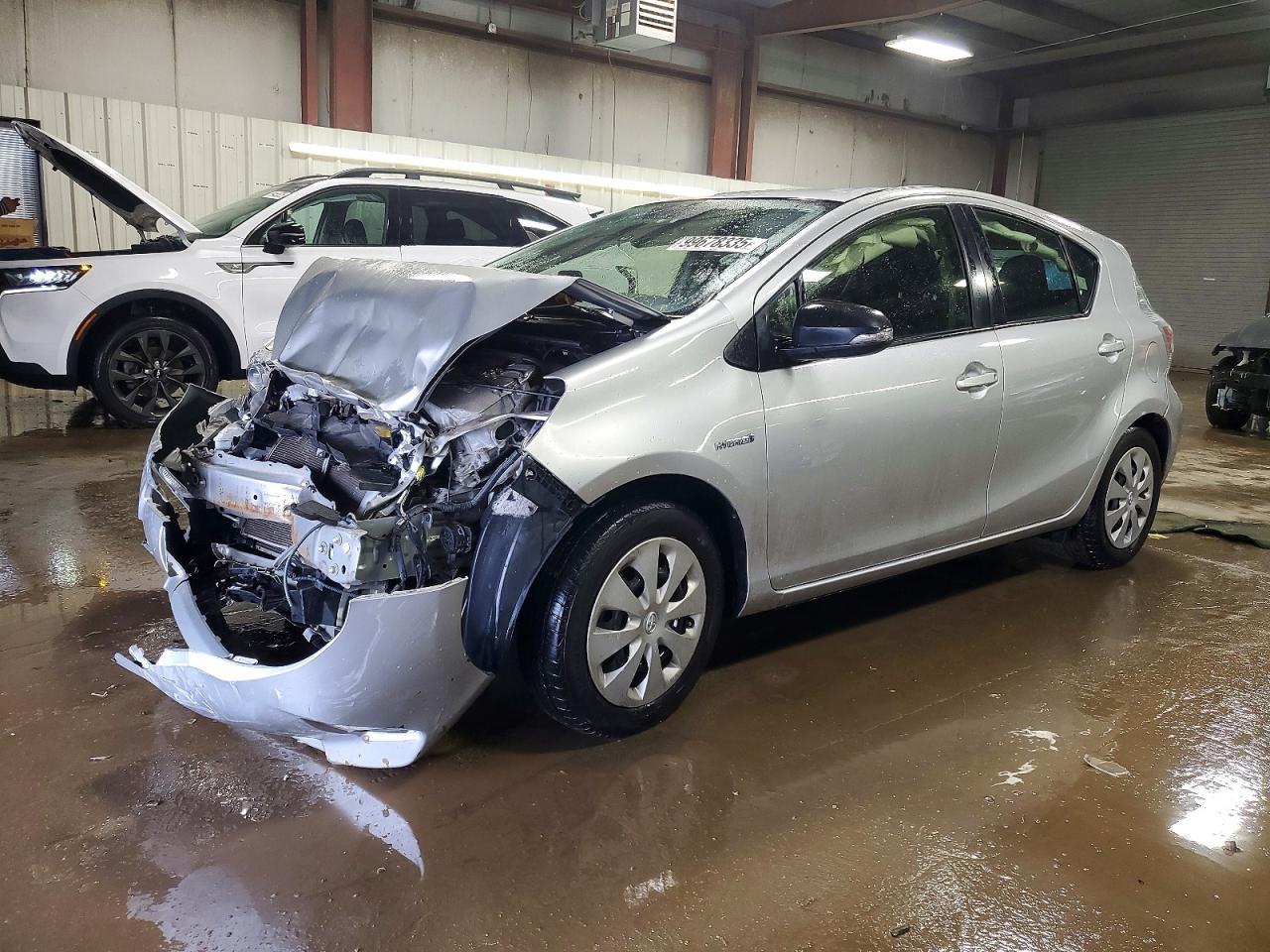 2014 TOYOTA Prius c
