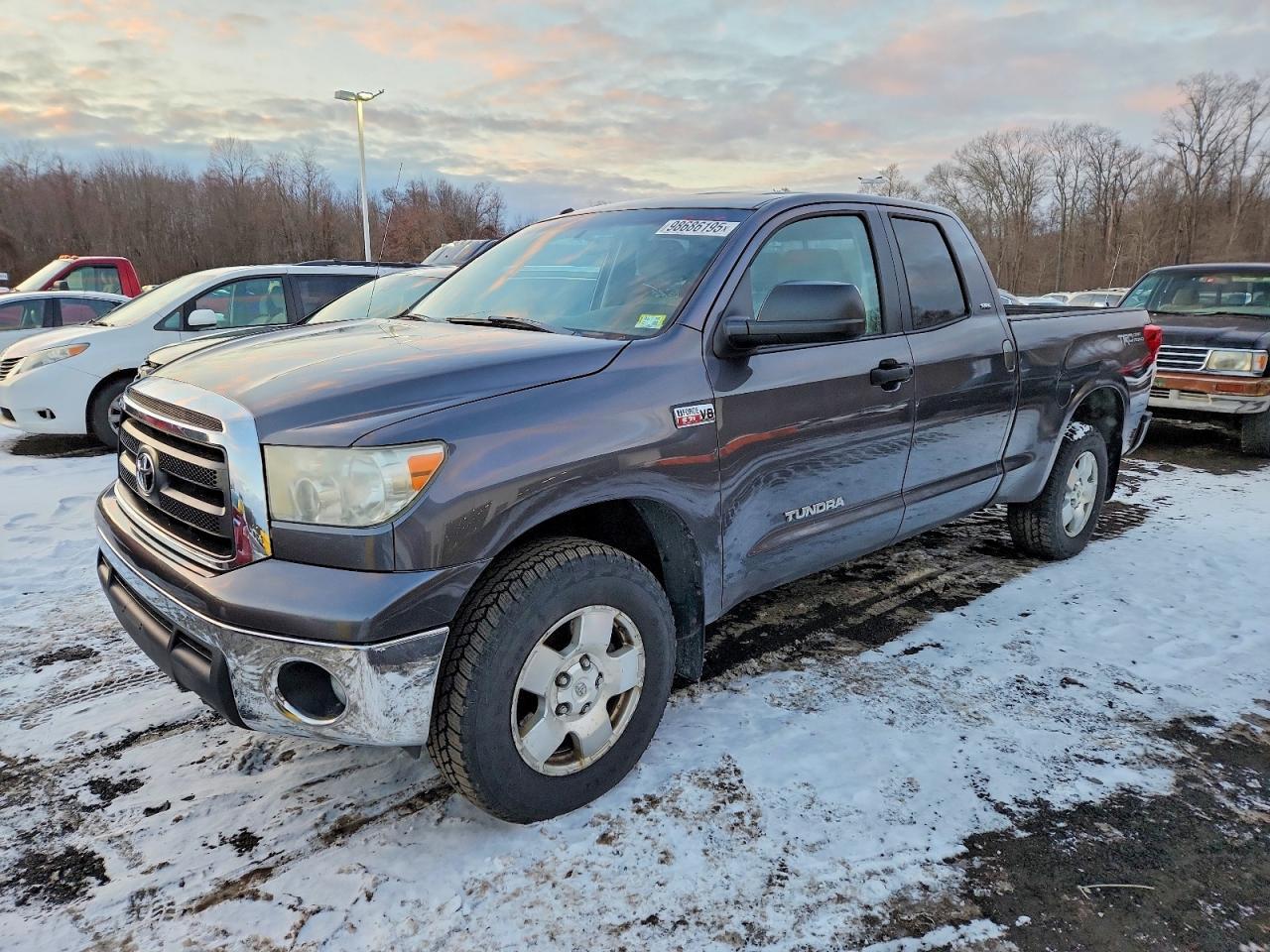 2011 TOYOTA TUNDRA