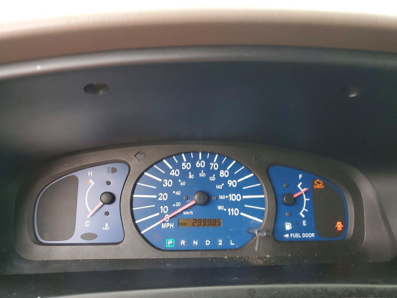 2002 TOYOTA SIENNA