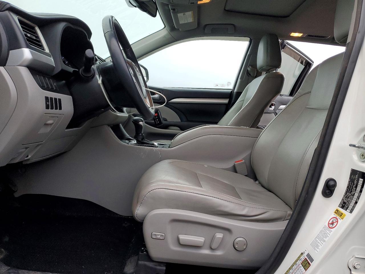 2016 TOYOTA HIGHLANDER