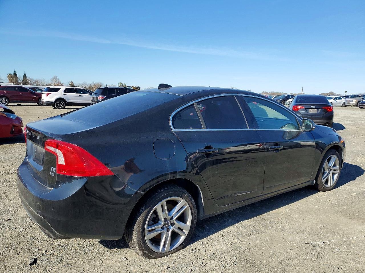 2015 VOLVO S60