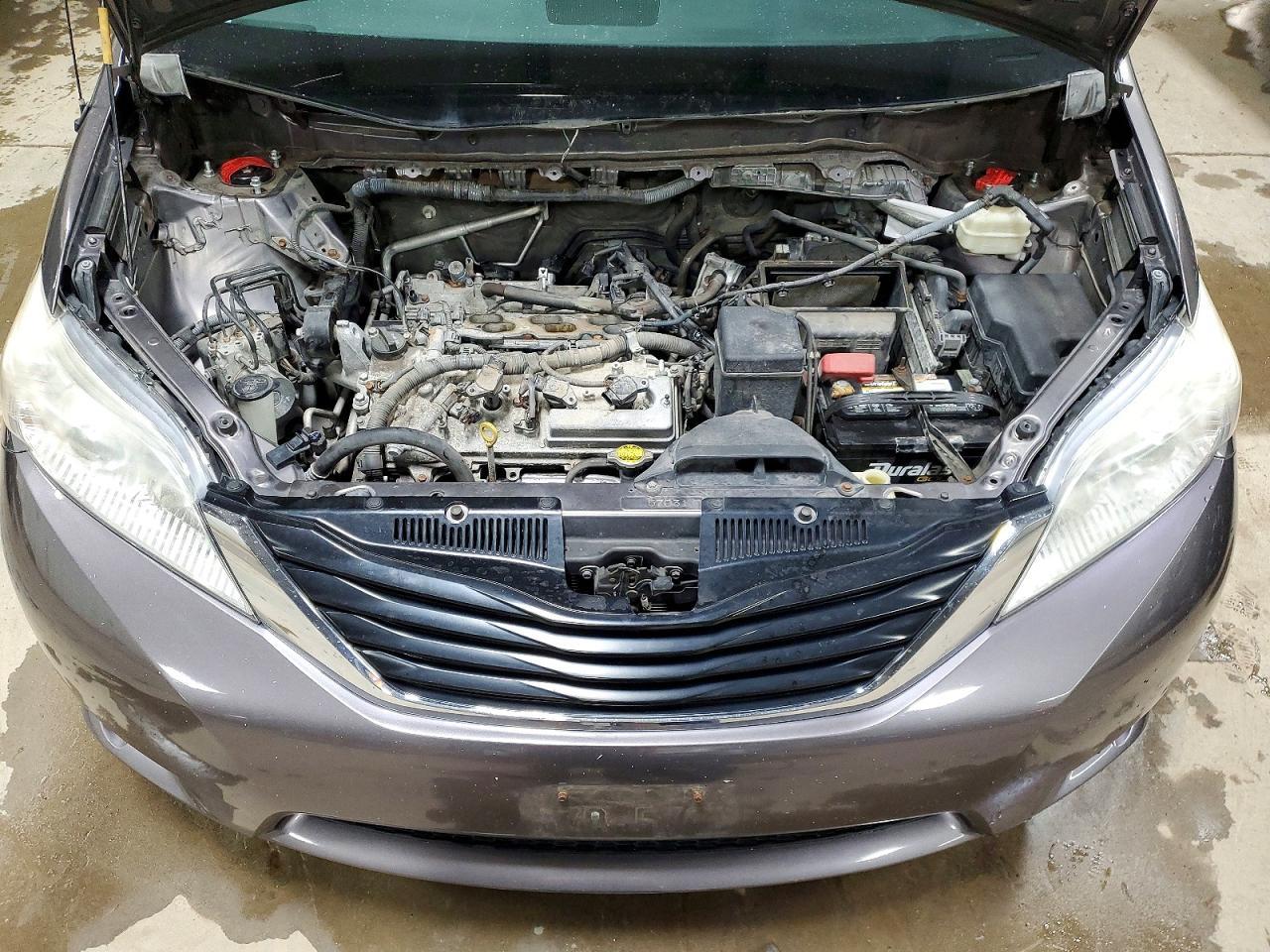 2013 TOYOTA SIENNA